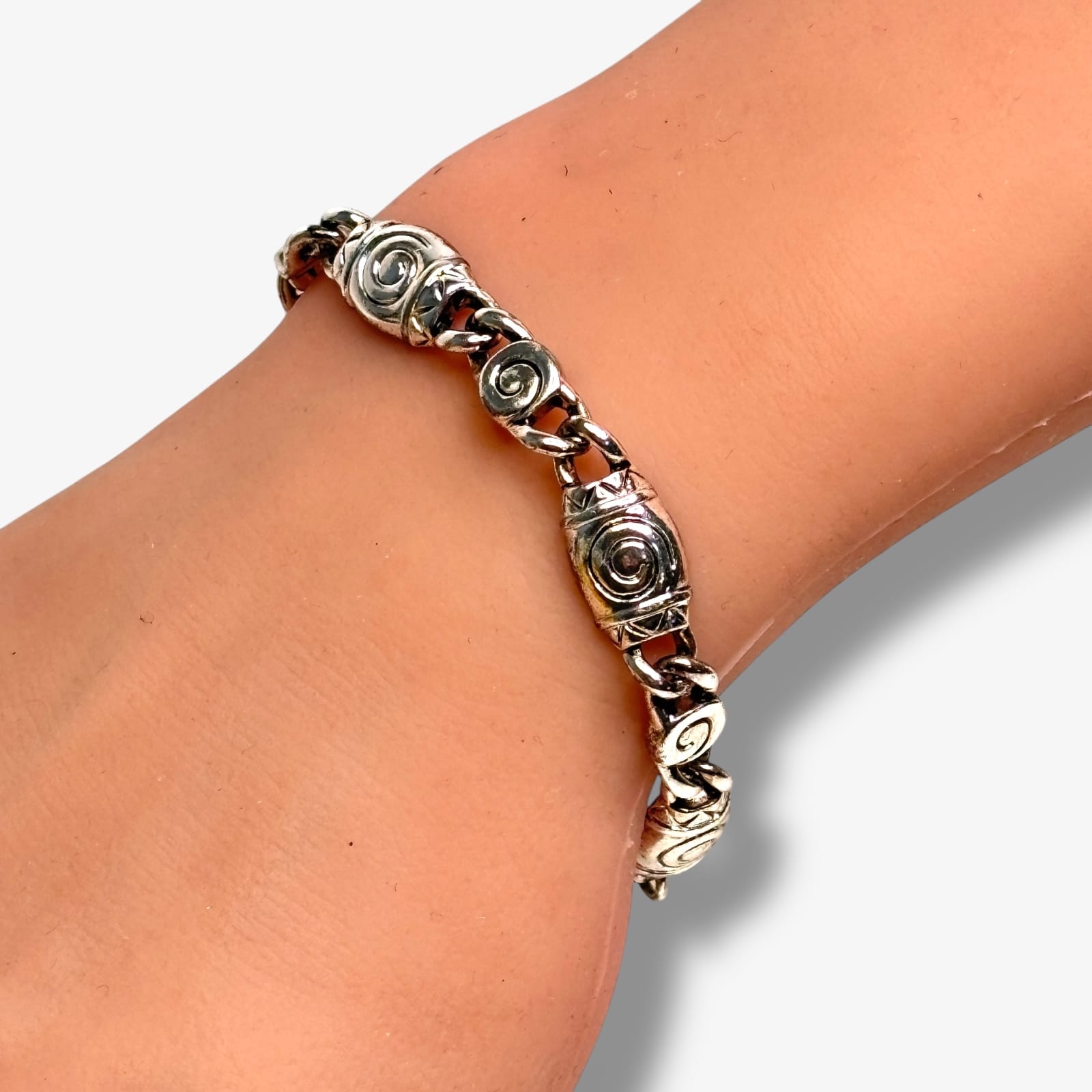 Napier Silver Tone Spiral Link Bracelet Signed c.1990s Vintage 6.75 Inch