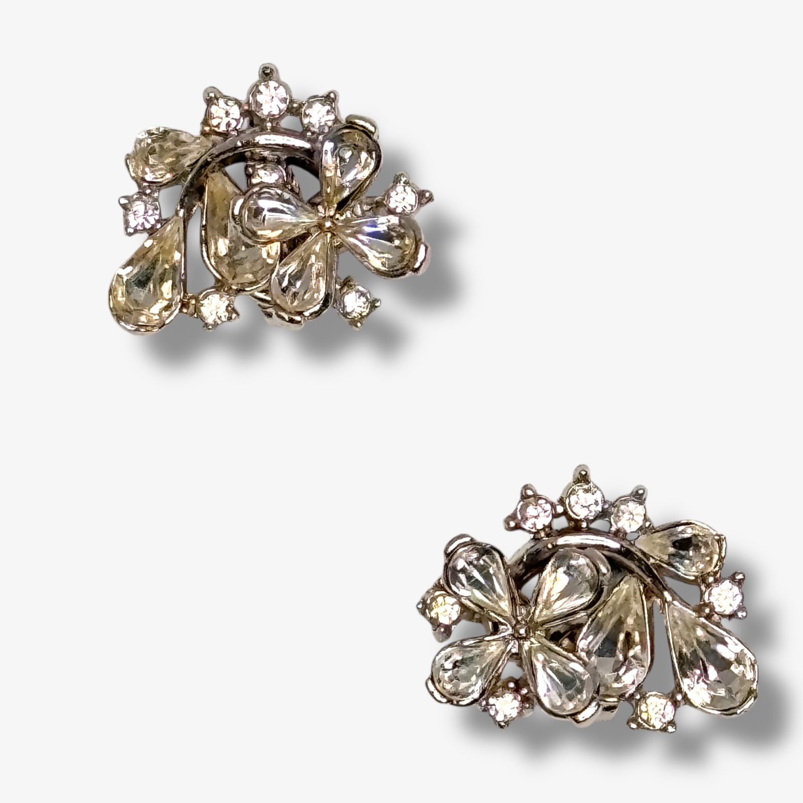 1950s Trifari Design Pat Pend Clear Glass Floral Clip On Earrings Silver Tone