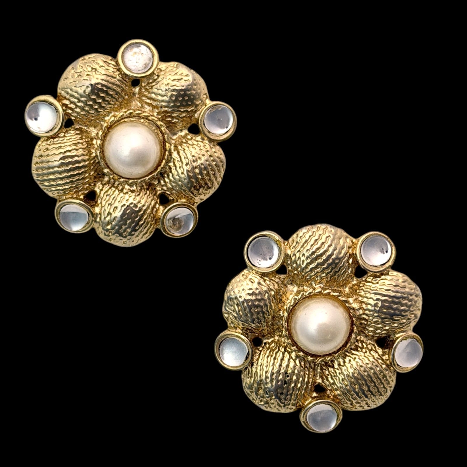 1970s Gold Tone Faux Pearl Lucite Cabochon Flower Clip On Earrings 1.5 Inch