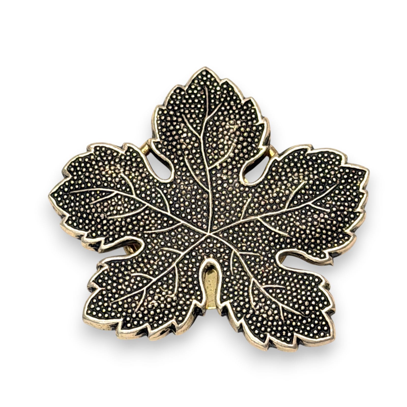 Vintage 1970s Gold Tone Textured Maple Leaf Scarf Clip Botanical Nature Jewelry